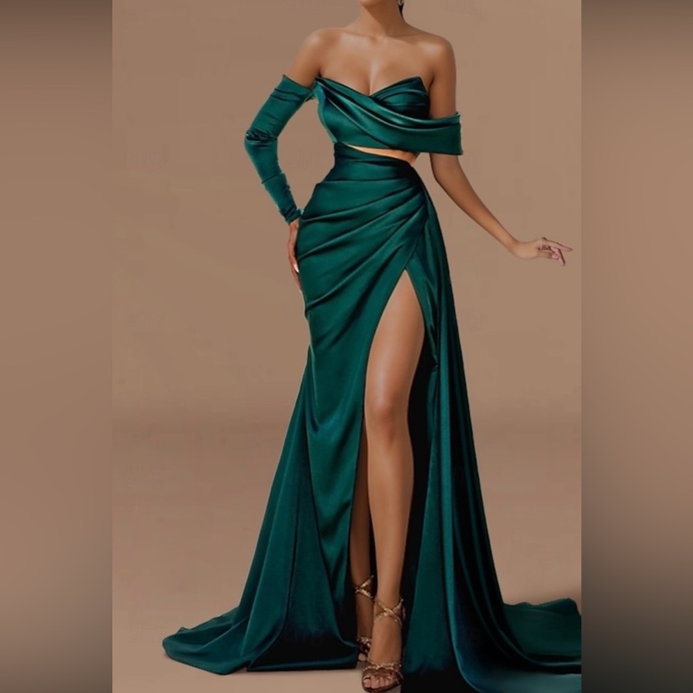 Elegant Green Evening Gown